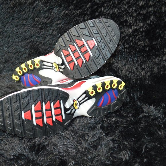 Nike Air Max Plus Photon Dust Grey Red Black Sneakers Shoes DM0032-002 Size 12 - Picture 8 of 9